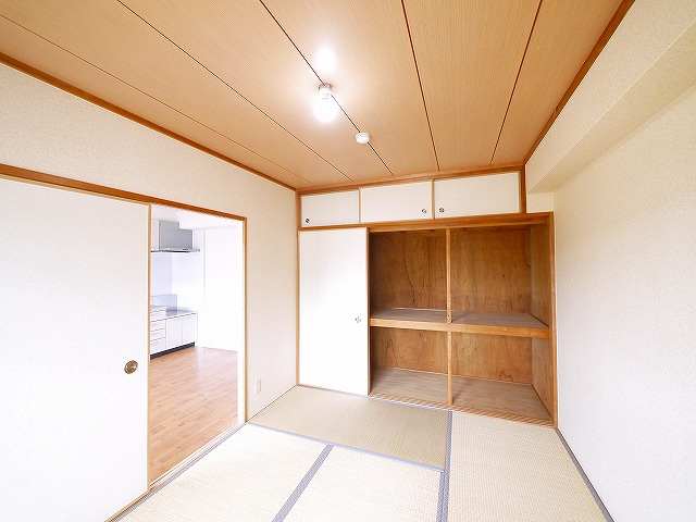 ジュネス東生駒（辻町）の和室|フローリングだけでなく、和室もあります