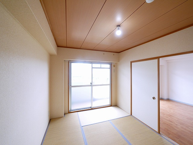ジュネス東生駒（辻町）の和室|和室がひろがる居住スペース