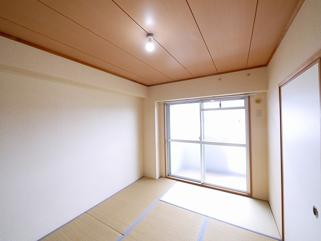 ジュネス東生駒（辻町）の和室|和室です