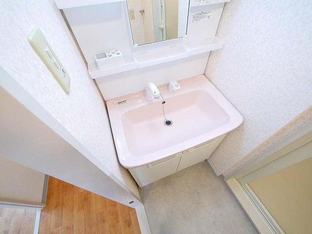 ジュネス東生駒（辻町）の洗面所|忙しい朝には欠かせない洗面所です