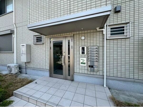 Cielo(シエロ)のエントランス|ゆとりのあるエントランスです