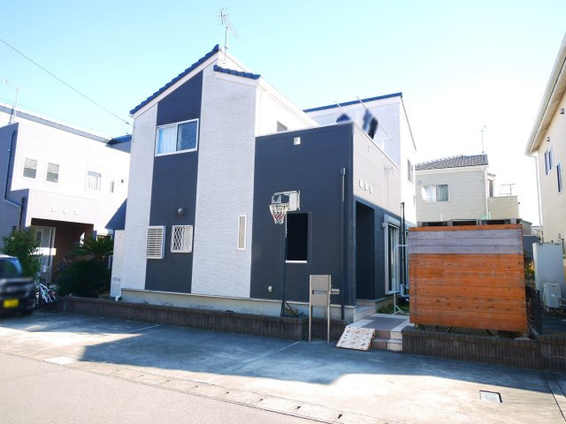 大網白里市みどりが丘2　中古戸建の外観|平成24年12月築 オール電化・エコキュート ４LDKリビング約16.25帖 駐車2台可 上下水 