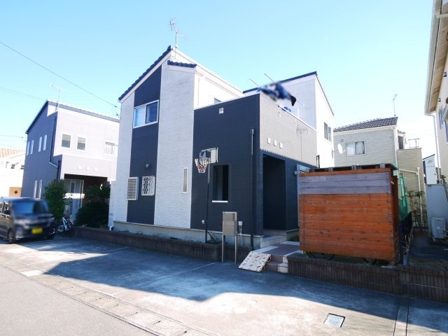 大網白里市みどりが丘2　中古戸建の外観|平成24年12月築 オール電化・エコキュート ４LDKリビング約16.25帖 駐車2台可 上下水 