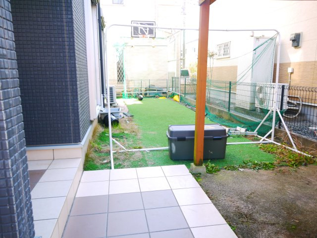 大網白里市みどりが丘2　中古戸建の庭|平成24年12月築 オール電化・エコキュート ４LDKリビング約16.25帖 駐車2台可 上下水 