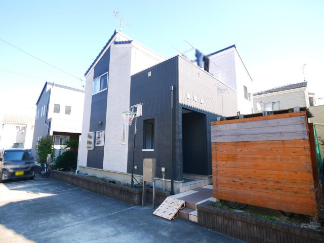 大網白里市みどりが丘2　中古戸建の外観|平成24年12月築 オール電化・エコキュート ４LDKリビング約16.25帖 駐車2台可 上下水 