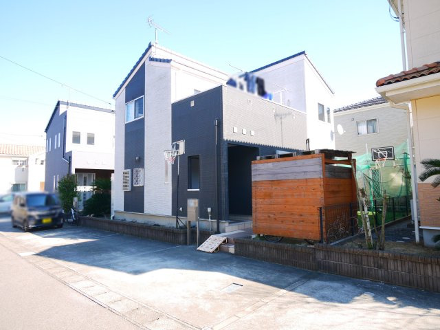 大網白里市みどりが丘2　中古戸建の外観|平成24年12月築 オール電化・エコキュート ４LDKリビング約16.25帖 駐車2台可 上下水 