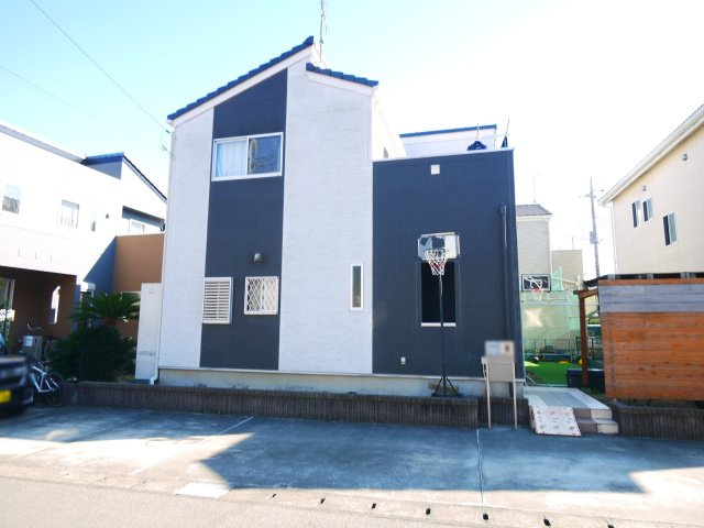 大網白里市みどりが丘2　中古戸建の外観|平成24年12月築 オール電化・エコキュート ４LDKリビング約16.25帖 駐車2台可 上下水 