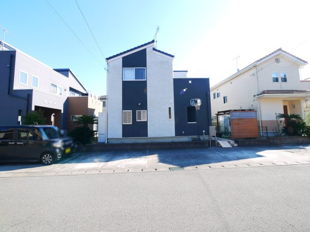 大網白里市みどりが丘2　中古戸建の外観|平成24年12月築 オール電化・エコキュート ４LDKリビング約16.25帖 駐車2台可 上下水 
