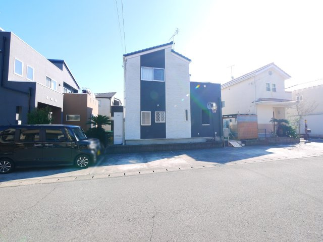 大網白里市みどりが丘2　中古戸建の外観|平成24年12月築 オール電化・エコキュート ４LDKリビング約16.25帖 駐車2台可 上下水 