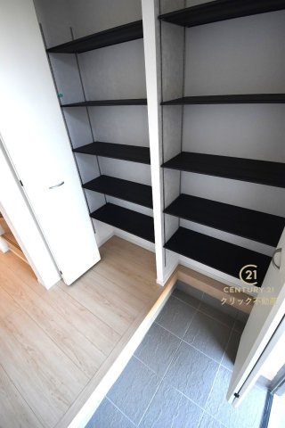 Cradlegarden　 ひたちなか市平磯遠原町　第2　2の玄関|たっぷり入る玄関収納です！扉の中は可動棚ですので、用途に合わせて高さを自由に変えることができます。