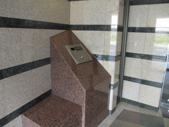 港区高輪１丁目の賃貸マンションのエントランス