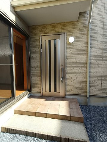 北葛飾郡松伏町　田中3丁目　中古戸建の玄関|玄関です