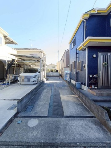 北葛飾郡松伏町　田中3丁目　中古戸建の駐車場|カースペースがあります