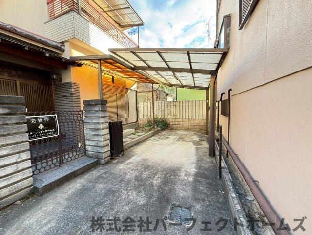 PH禁野本町中古戸建の前面道路含む現地写真