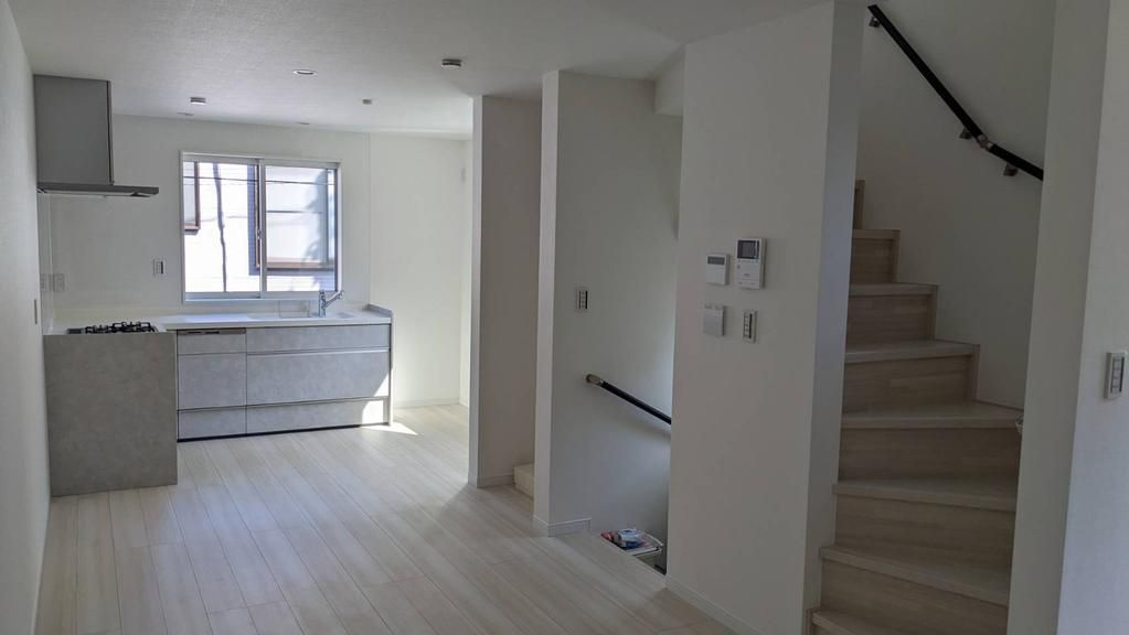 新宿区原町1丁目　中古戸建の居間・リビング|現地ご見学希望・資料請求などお気軽にお問い合わせ下さい！
03-5990-5201