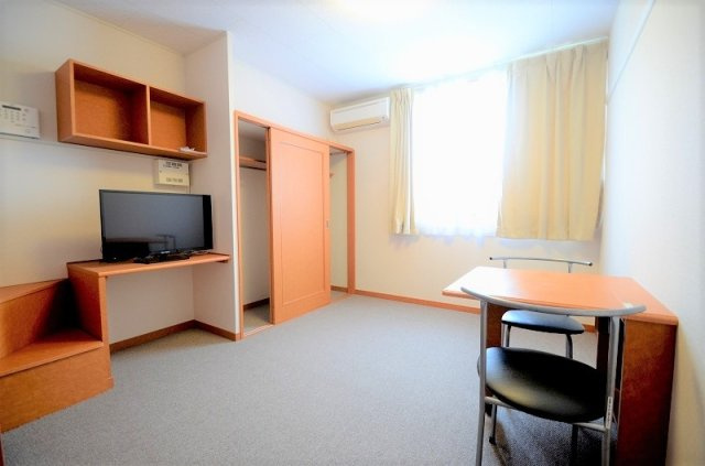 レオパレスＭＫの居間・リビング