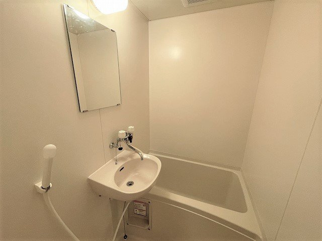 レオパレスＷｉｎｇ　Ｋの浴室