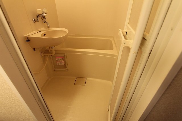 レオパレスＷｉｎｇ　Ｋの浴室