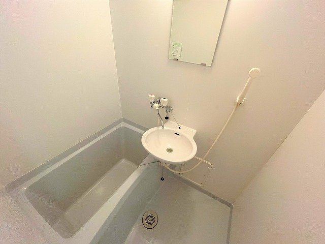 レオパレスサンエイの浴室