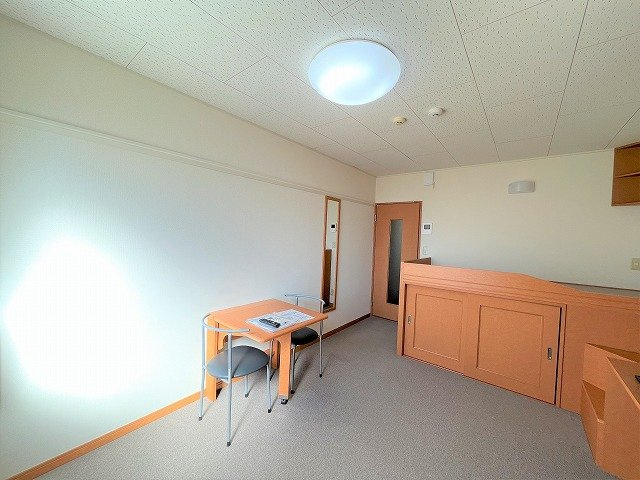 レオパレスサンエイの居間・リビング