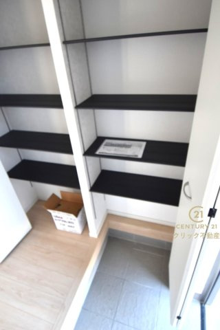 Cradlegarden　 ひたちなか市平磯遠原町　第2　3の玄関|たっぷり入る玄関収納です！扉の中は可動棚ですので、用途に合わせて高さを自由に変えることができます。