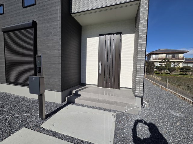 新築　太田市東別所町第7期　1号棟の玄関|現地写真　TVモニター付きドアホンはポストと一体型！