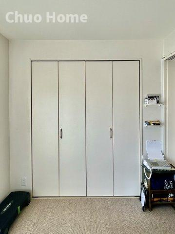 ニックハイムお花茶屋の寝室|居室にはクローゼットを完備し、自由度の高い家具の配置が叶うシンプルな空間です。お子様の成長と必要になる子供部屋を与えるにはぴったりの間取りですね。