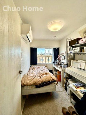 【寝室】 | ニックハイムお花茶屋 | 【寝室】心と体をゆったりと安らげる主寝室。寝室のゆとりが大きい分だけ、暮らしの安らぎは深まります。一日の疲れを癒すだけでなく、ご夫婦の親密な語らいを紡ぎ出します