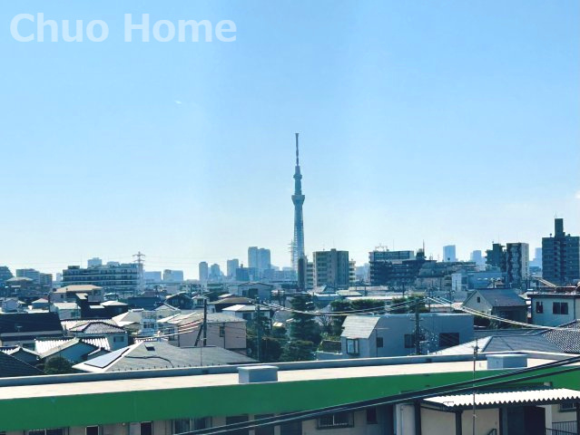 ニックハイムお花茶屋の展望|手を伸ばせば、ふれることが出来そうな環境が、そのままインテリアになったような印象です。その豊かな眺望にふさわしい空間には、通風・採光にも優れ、心地よい光と風があふれています