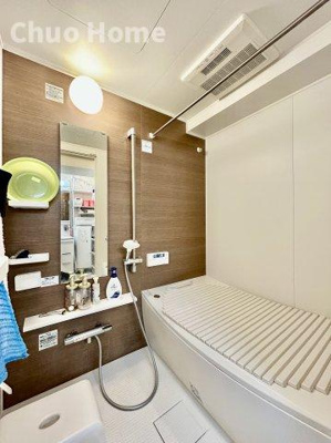 【浴室】 | ニックハイムお花茶屋 | 【バスルーム】暖房換気乾燥機付きシステムバスルーム。暖房・冷風・換気・乾燥など、毎日を快適に過ごせるうれしい機能が揃っています。雨の日の洗濯物も安心です。