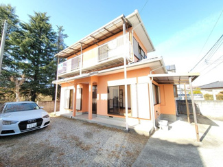 【外観】 | カースペースは3台駐車可能　外壁もまだまだ綺麗です。