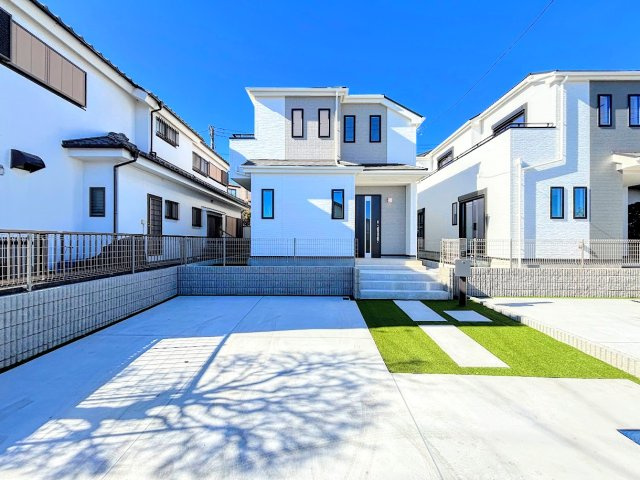 戸塚区汲沢町　新築戸建て　第２の外観|◆堂々たる趣ながら、主張し過ぎずどこか余裕を感じさせるシャープなフォルムで佇む邸宅は、晴天の空と照らし合わせる事で、本来あるべき完成形の姿を見せてくれます。
