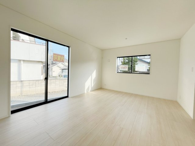 新築戸建・新築建売　桐生市広沢町第19　広沢小学校・広沢中学校のその他|大きな掃き出し窓が魅力的なリビング！
