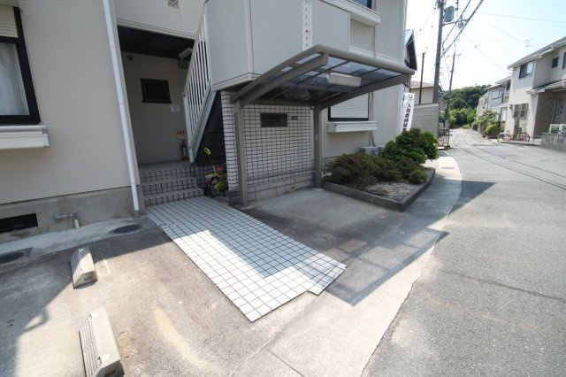 メゾンフレールの駐車場