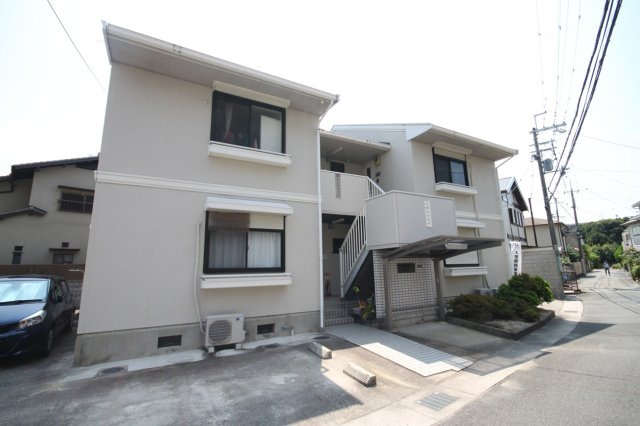 宝塚市南ひばりガ丘３丁目のアパート