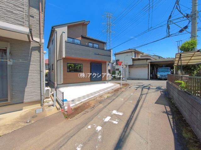 所沢市松郷・全1棟　新築一戸建　～LDK18.2帖～の前面道路含む現地写真|2026年5月14日撮影