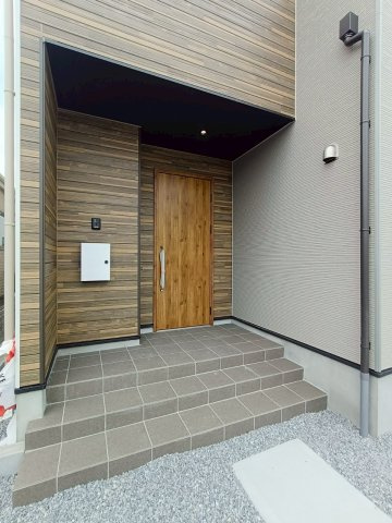 三郷市　戸ケ崎1丁目　新築戸建　全4棟の玄関|施工例です