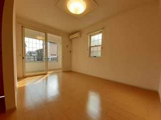 【居間・リビング】 | スリーアロー　Ａ | 居間です