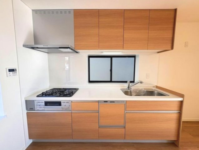 神戸市垂水区美山台1丁目のキッチン|キッチンの近くに窓があり、換気もできます！