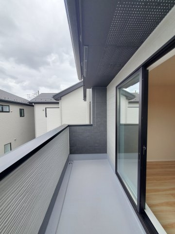 三郷市　戸ケ崎1丁目　新築戸建　全4棟のバルコニー|広々としたバルコニーです