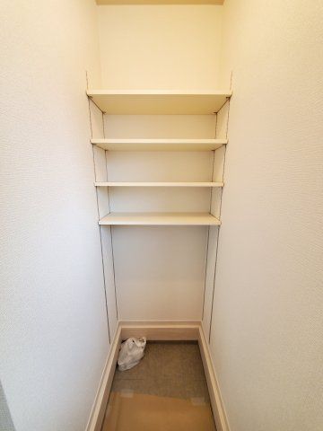 三郷市　戸ケ崎1丁目　新築戸建　全4棟の玄関|明るい玄関です