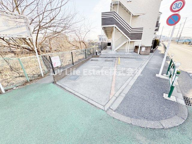 東大和市芋窪５丁目のアパートの駐車場