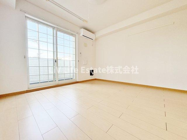 東大和市芋窪５丁目のアパートの居間・リビング