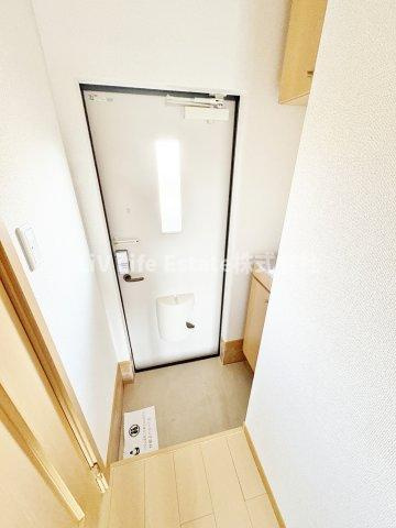 東大和市芋窪５丁目のアパートの玄関