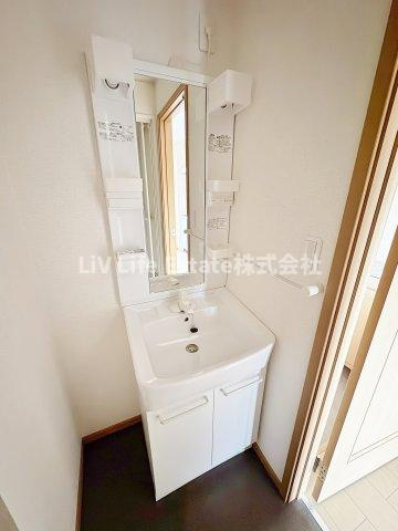 東大和市芋窪５丁目のアパートの洗面所