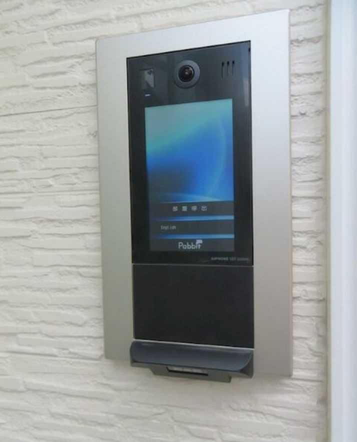 ティ・アーモフェザー(ティアーモフェザー) のエントランス|オートロック完備で安心（同一仕様写真）