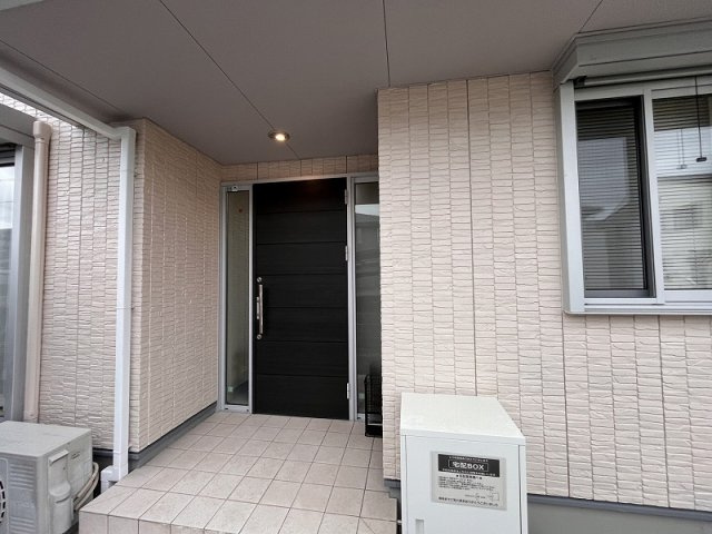 加東市南山３丁目の中古一戸建の玄関