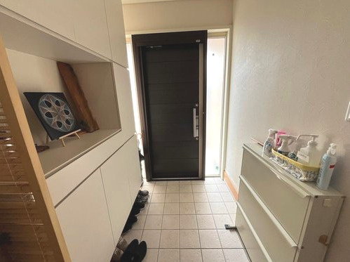 加東市南山３丁目の中古一戸建の玄関