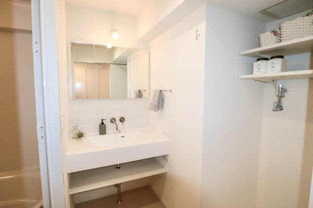 【独立洗面台】 | セレッソコート中之島公園 | お洒落な洗面化粧台♪三面鏡付きです