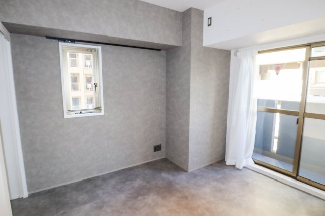 【寝室】 | セレッソコート中之島公園 | 洋室　約５．４帖　バルコニーに面しています